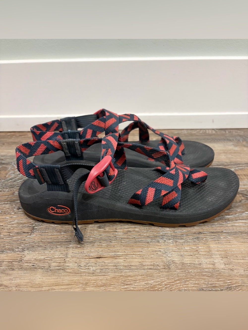 Chaco Women’s Navy & Coral Webbing Sandals, Size 10 - Picture 2 of 7
